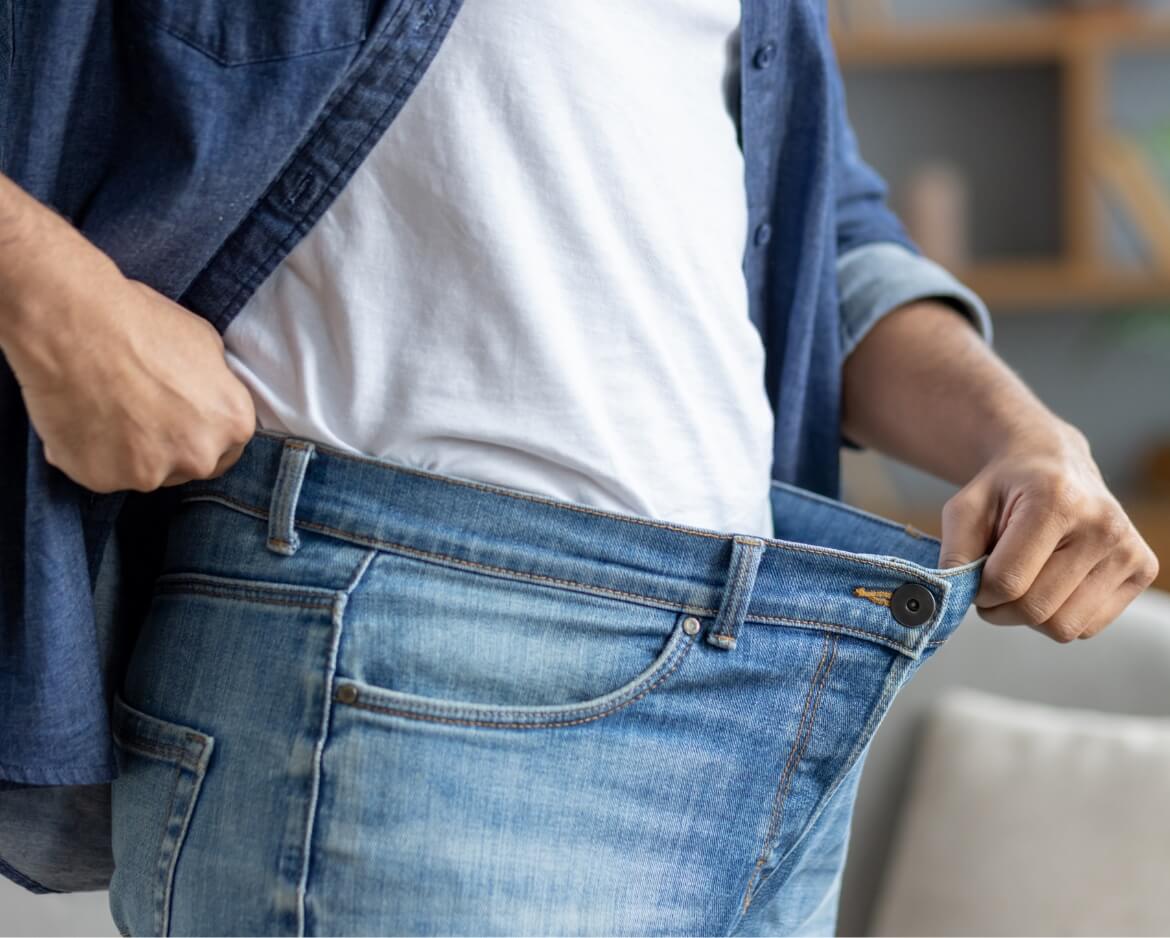 man-shows-off-big-pants-weight-loss-and-active-li-2025-01-22-19-33-44-utc (2)